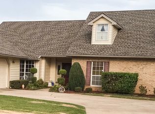 2202 Lakewood Dr, Chickasha, OK 73018