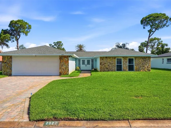 2022 Tanglewood Dr NE, Saint Petersburg, FL 33702