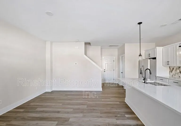 648 Melville Dr — Photo 8