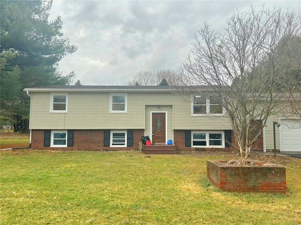 11 Deer Run Rd, Newfield, NY 14867