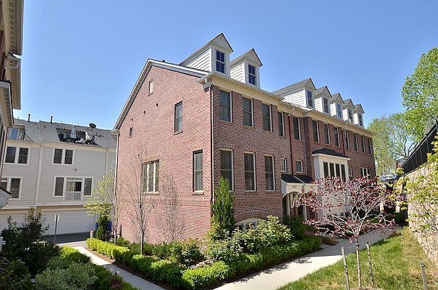 1st image of 2658 S Kenmore Ct