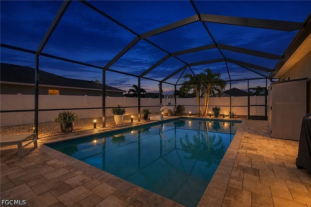 4 bed, 2.0 bath, 1828 sqft, $2,800 — Photo 1