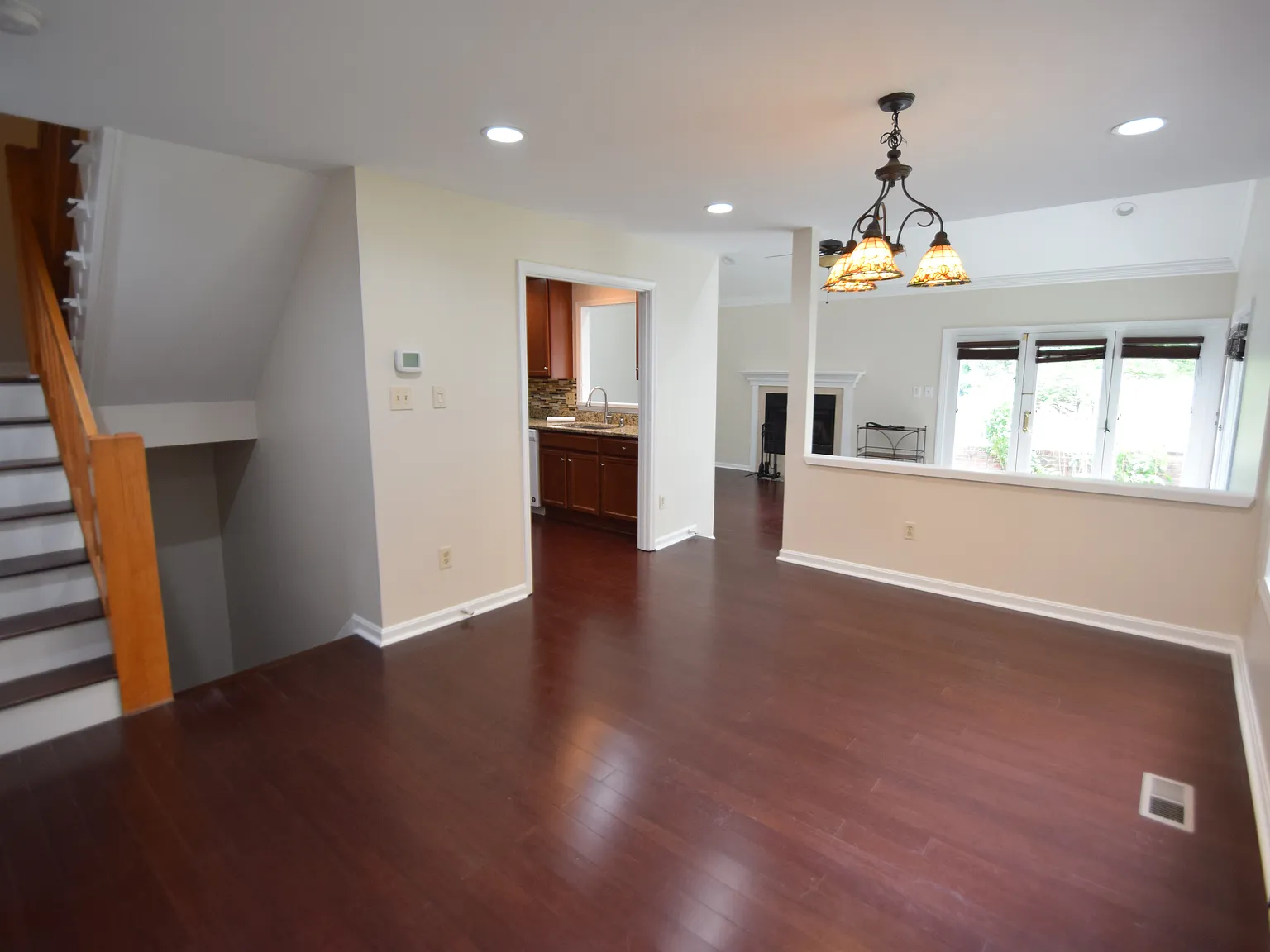5 bed, 3.5 bath, 2064 sqft, $3,500 — Photo 3