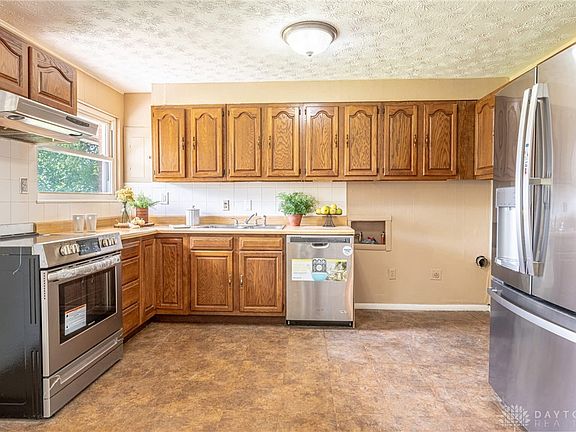 5th image of 5046 Sabra Ave