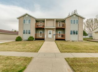 633 Bridgeport Dr, Bismarck, ND 58504
