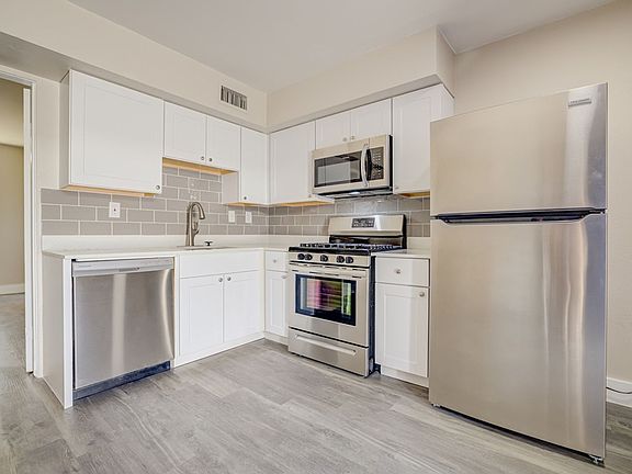 2nd image of 929 E Bethany Home Rd APT 8