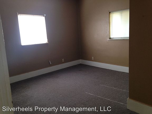 3rd image of 726 1/2 2nd St