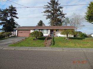 590 Montgomery Ave, Coos Bay, OR 97420