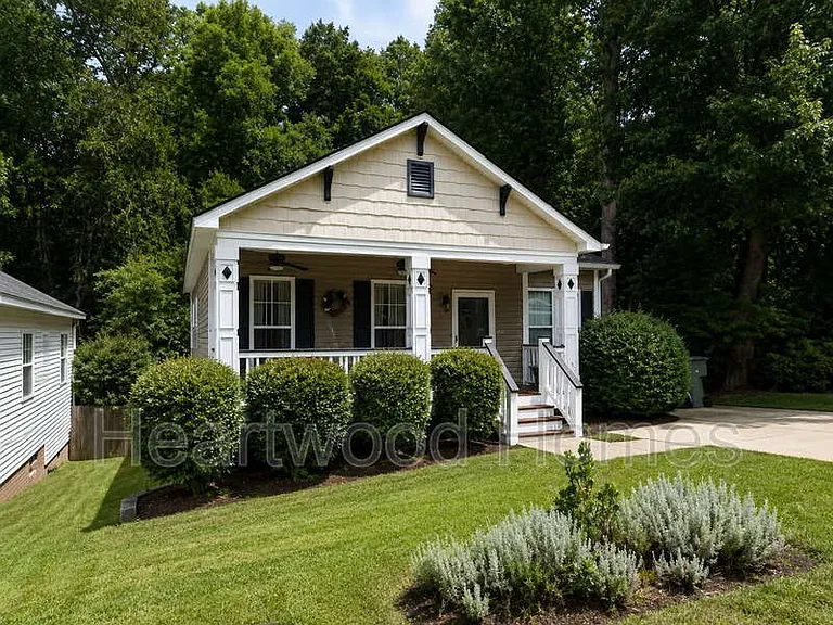 432 Jackson Ave — Photo 2