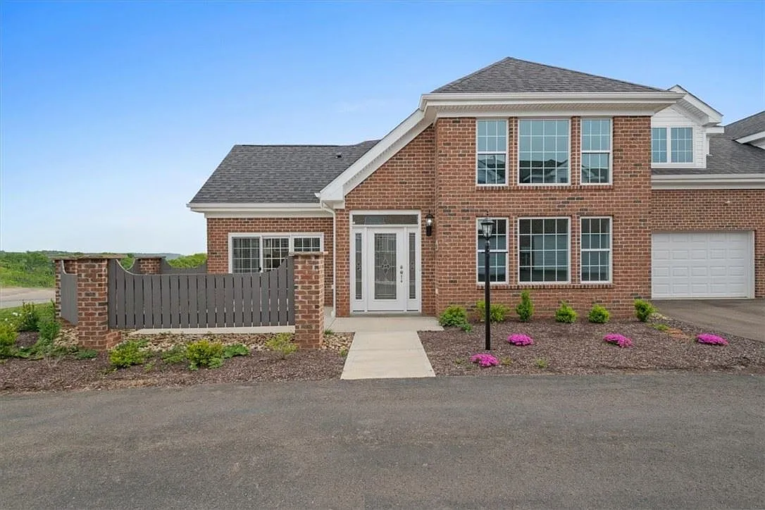 1552 Parkwood Pointe Dr photo 1