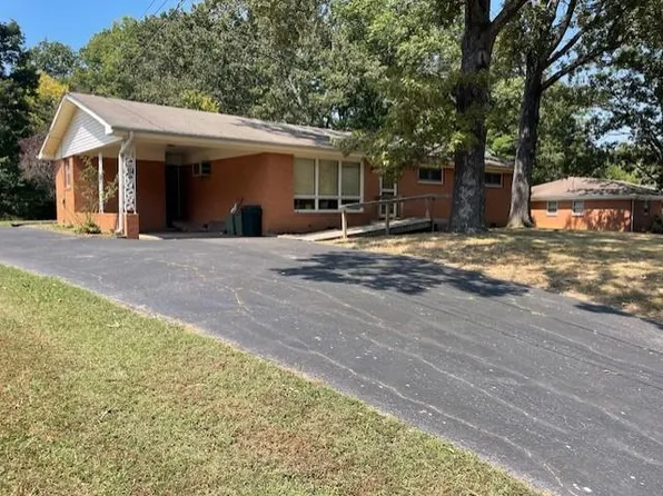 902 Glisson Rd, Paris, TN 38242