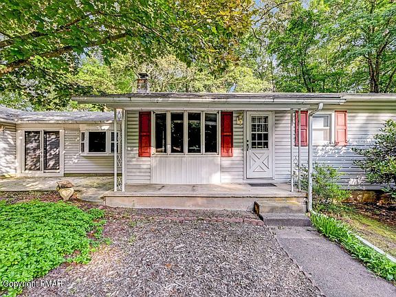 2nd image of 3186 Hillcrest Dr
