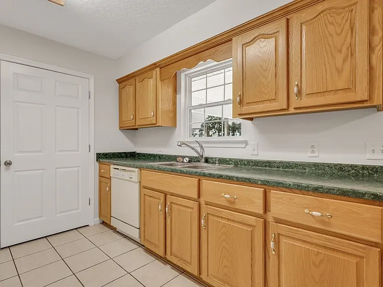 4618 Empire Rd — Photo 4