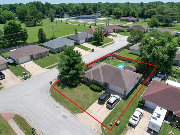 3050 W Scott Street, Springfield, MO 65802
