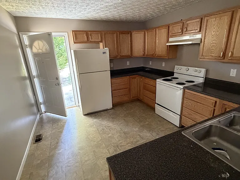 1354 Minnesota Ave — Photo 4