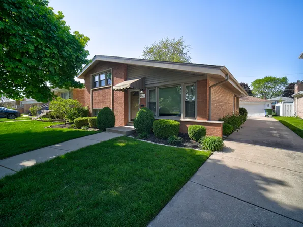 2922 W 100th St, Evergreen Park, IL 60805