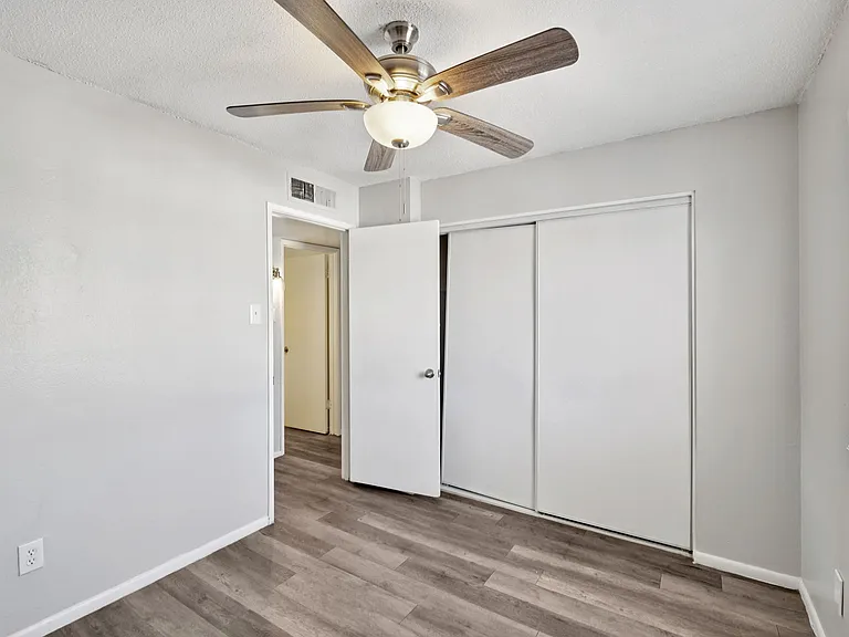 Mariposa Flats — Photo 49