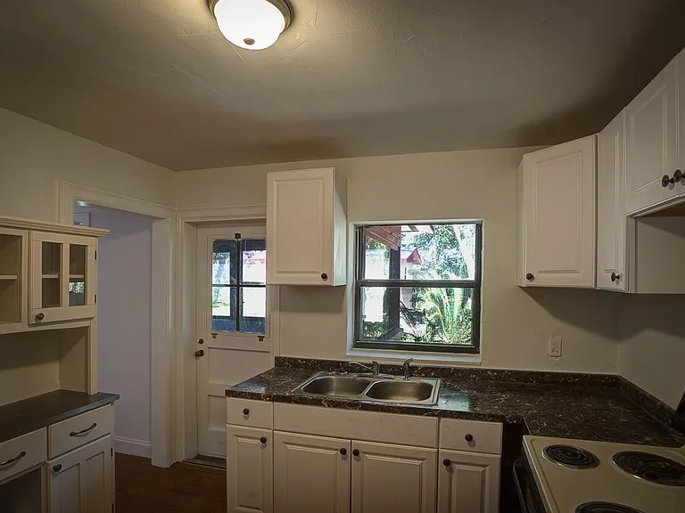 2133 Forest Hills Rd — Photo 5