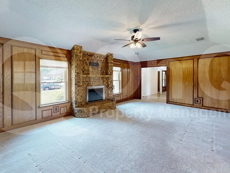 1114 Valerie Dr — Photo 5