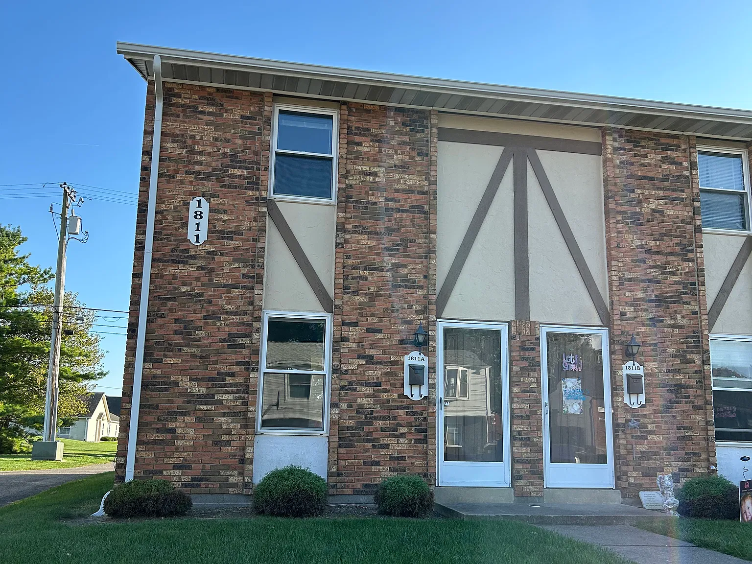 2 bed, 1.5 bath, 1100 sqft, $1,350 — Photo 1