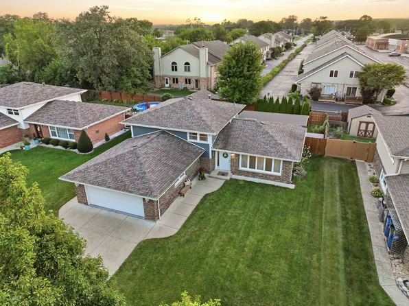 10548 S Tod Dr, Palos Hills, IL 60465