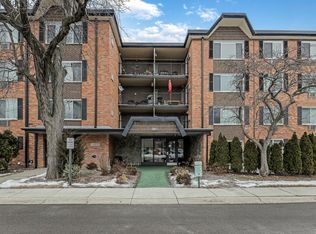 1207 S Old Wilke Rd APT 302, Arlington Heights, IL 60005