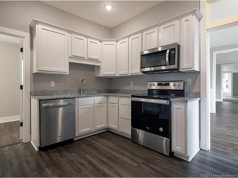 532 E Chestnut St — Photo 18