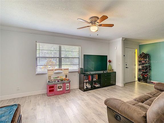4th image of 1206 Abbey Crescent Ln