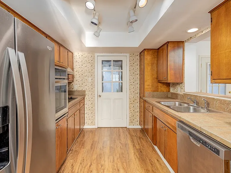1908 Leslie Dr — Photo 11