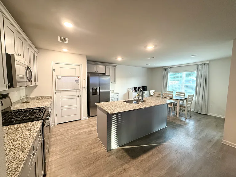 1092 Enclave Cir — Photo 5