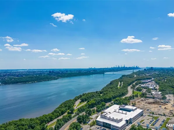 45 Laurie Dr, Englewood Cliffs, NJ 07632