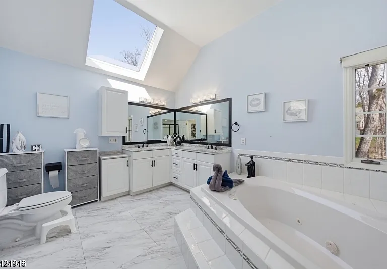 11 Rosewood Ln — Photo 32
