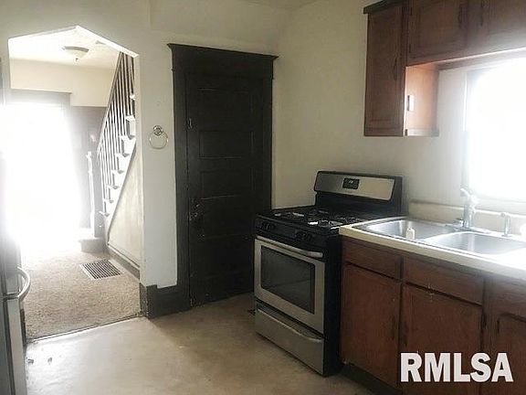 3rd image of 746 E 9th St