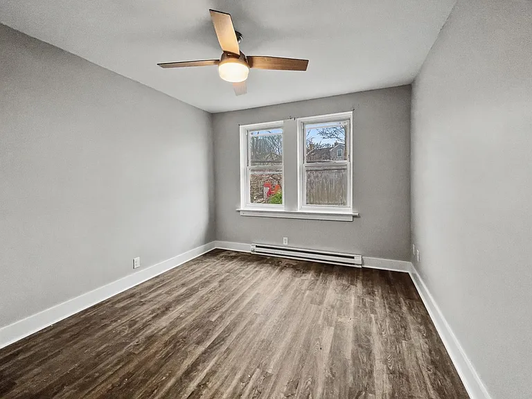 327-337 W Chestnut St — Photo 16