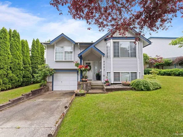 8062 138th St, Surrey, BC V3W 8P9