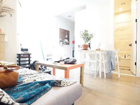 5th image of 492 Gates Ave APT 5F