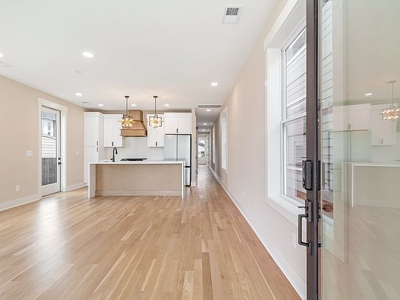 5th image of 1726B Simpkins St