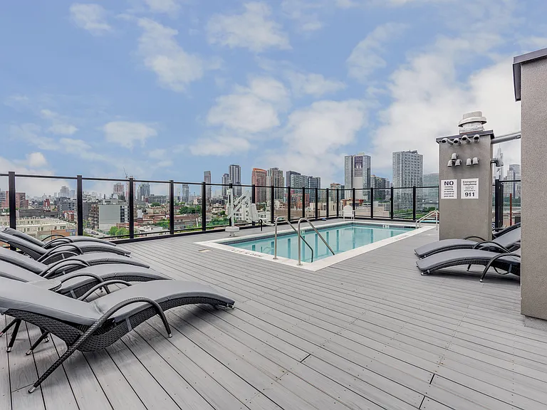 11-12 44th Dr #4D — Photo 9