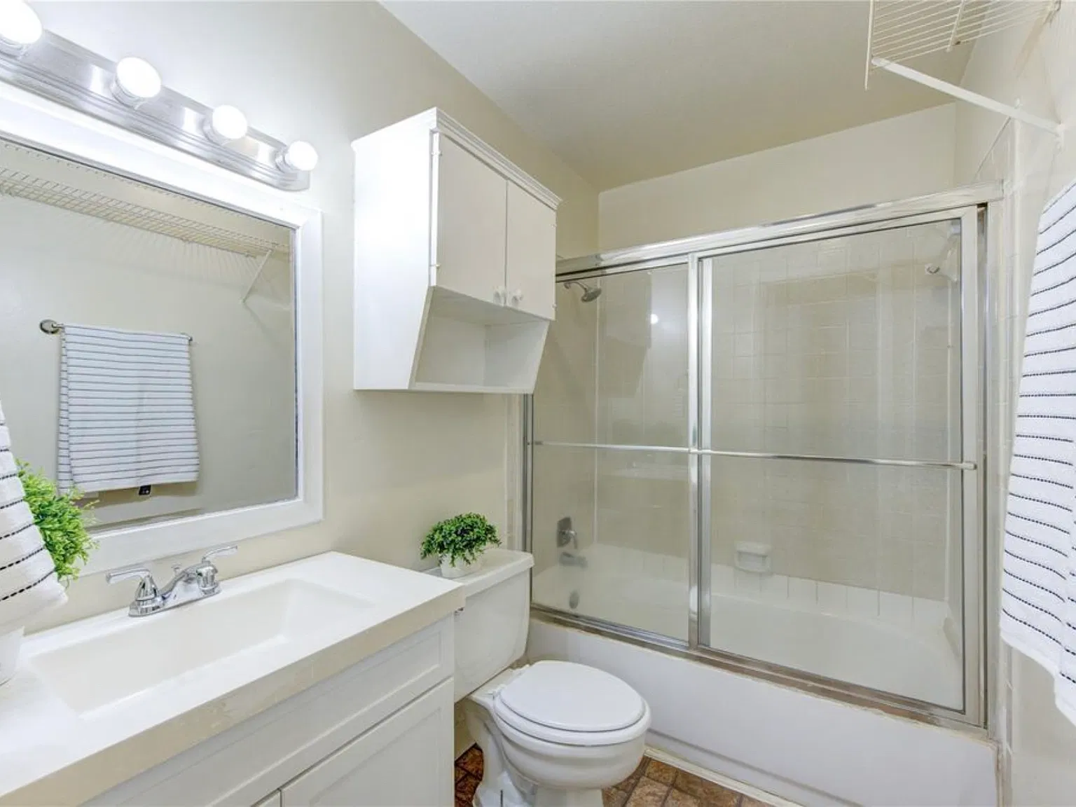 1 bed, 1050 sqft, $750 — Photo 2
