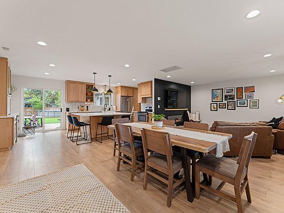 4th image of 417 NW Midland Ave