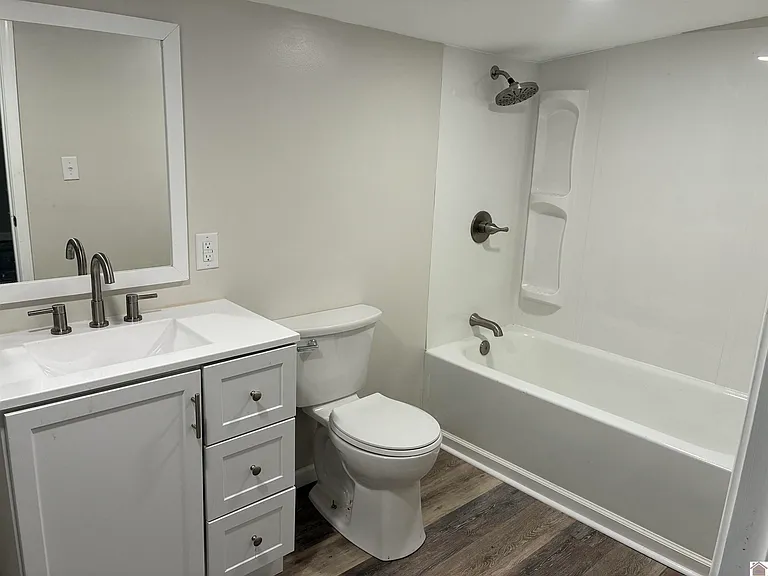 1207 Markham Ave — Photo 16