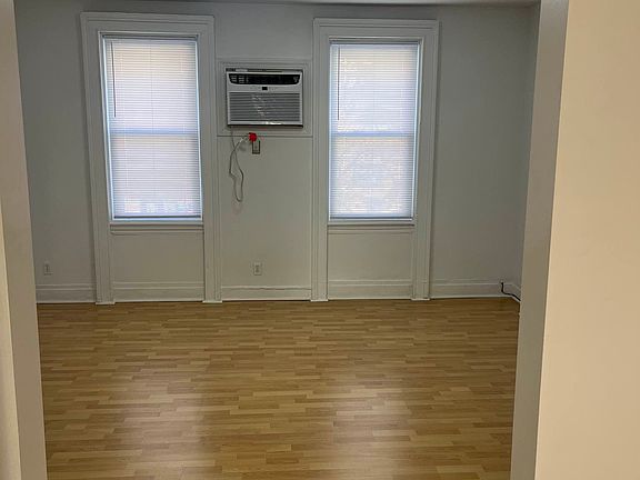 3rd image of 72 Skillman Ave
