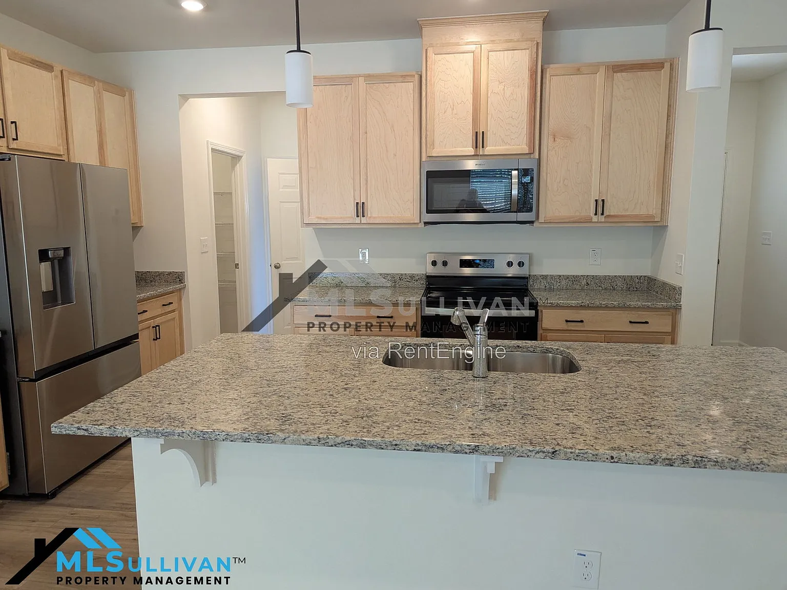 3 bed, 2.5 bath, 1566 sqft, $2,395 — Photo 3