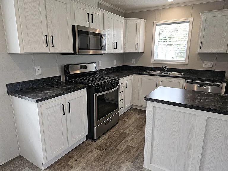 855 W Jefferson St #17 — Photo 2
