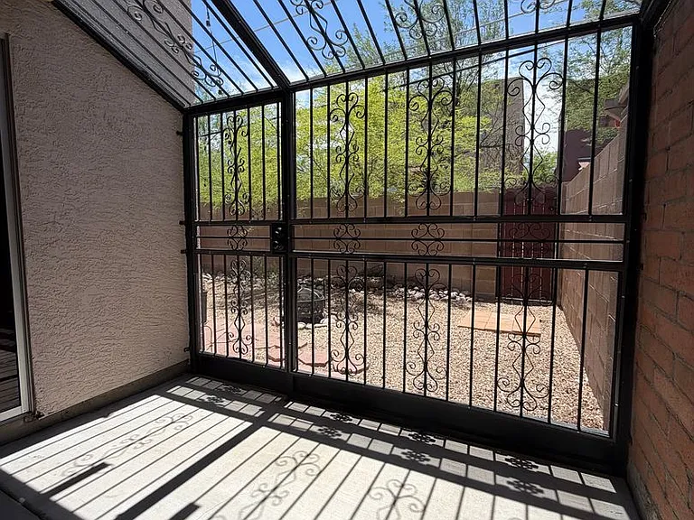 2825 N Adelaide Pl — Photo 7