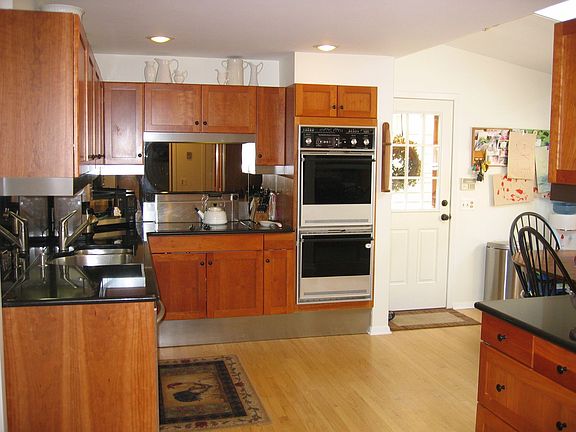 Eat-in Kitchen