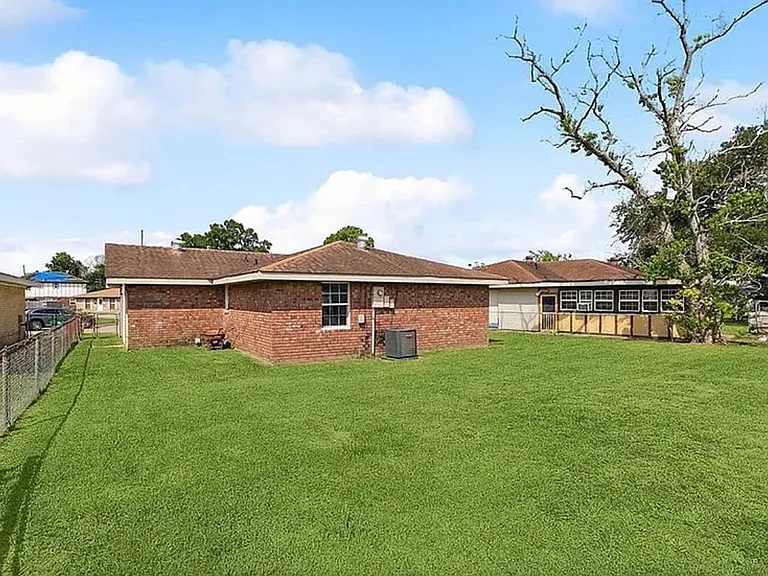 1105 Warren Dr — Photo 9