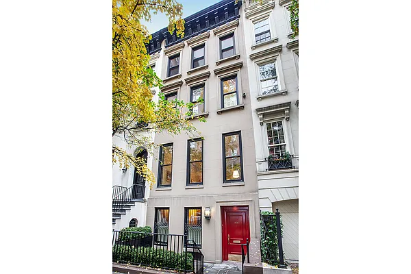 Sold by Warburg | media 1