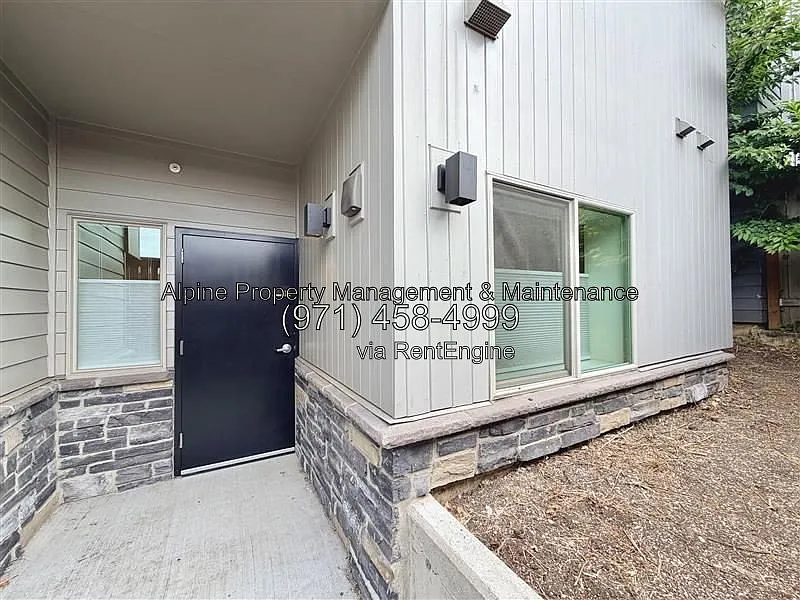 1524 NE 40th Ave — Photo 2