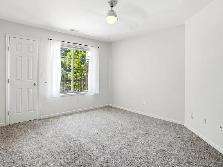 4837 White Rock Cir #H — Photo 10